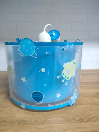 Lámpara mesilla y techo infantil espacial