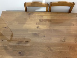 Mesa de cristal y madera con 4 sillas