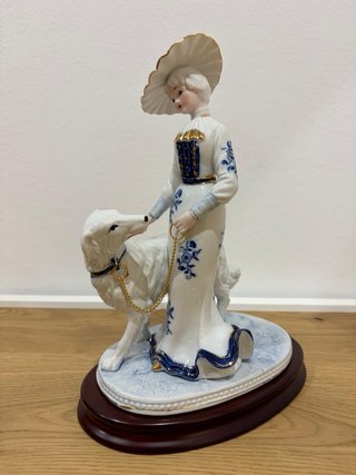 Figura porcelana vintage Dama con Perro