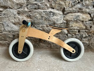 Bicicleta de madera sin pedales Wishbone.