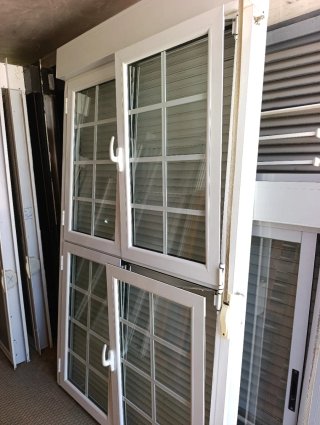 Ventana balconera aluminio blanca
