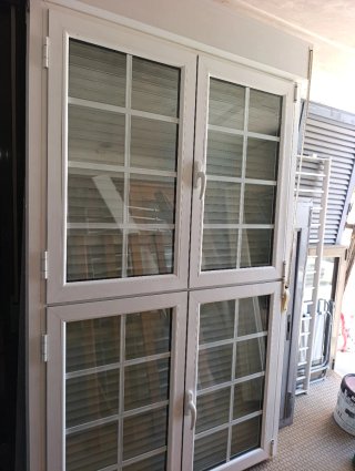 Ventana balconera aluminio blanca
