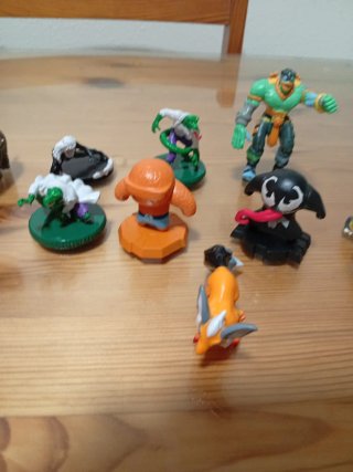 Vari pupazzi da collezione