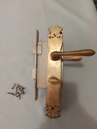 Cerradura Latón AZBE con manilla y tornillos