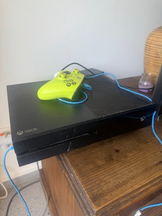 Xbox One 500GB Negra + Mando Verde