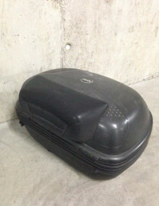 Baúl moto con respaldo y herrajes