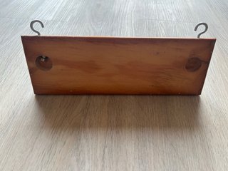 Colgador de madera con 2 pomos