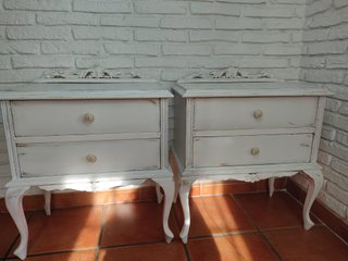 Graziose comodine Lucia in stile shabby chic francese