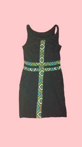 Vestido midi negro con estampado étnico