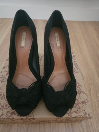 Zapatos de tacón Zara negros
