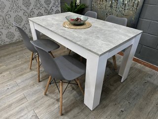 Mesa y 4 Sillas Comedor
