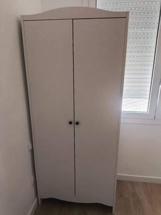 Armario dormitorio. Medidas 181x80