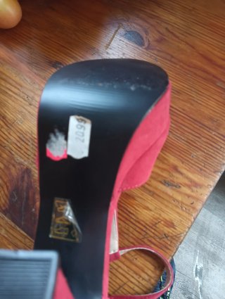 Zapatos de tacón rojos