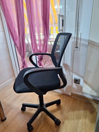 Silla de oficina negra