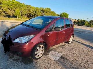 Coche Mitsubishi Colt Rojo