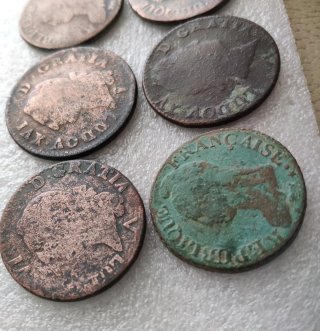 monedas antiguas de cobre de los siglos