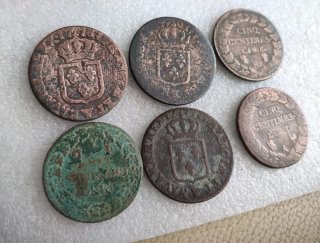monedas antiguas de cobre de los siglos