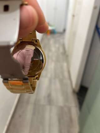 Reloj Guess Dorado y Negro