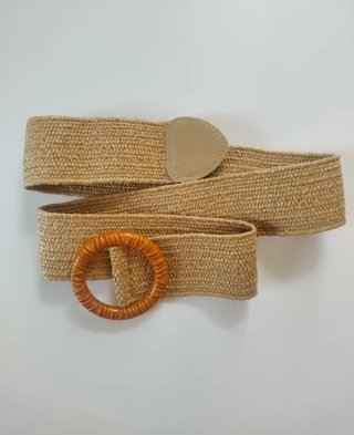 Cintura beige simil paglia con fibbia rotonda