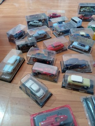Coches de juguete para vitrinas