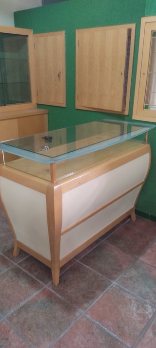 Vetrina espositiva in legno e vetro