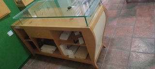 Vetrina espositiva in legno e vetro