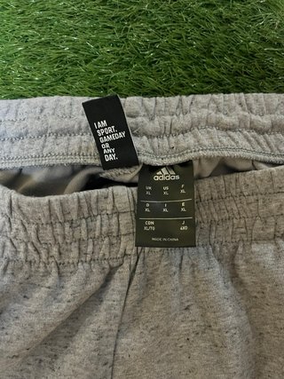 Pantalón de chándal Adidas gris