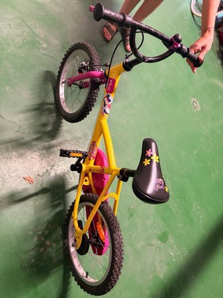 Bicicleta infantil niña amarilla y rosa