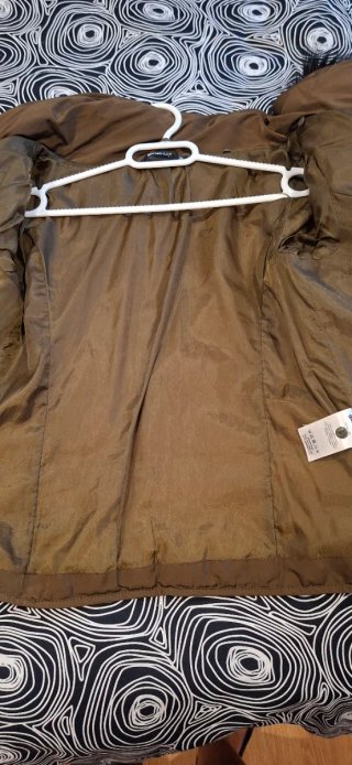 Chaqueta verde militar con capucha