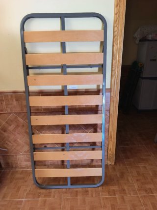Estructura de cama plegable