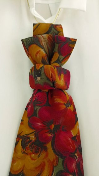 Cravatta gioiello vintage floreale in seta