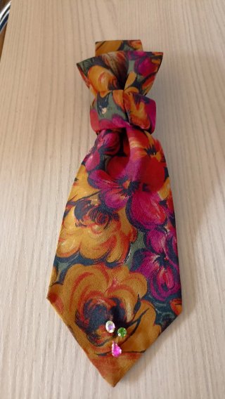 Cravatta gioiello vintage floreale in seta