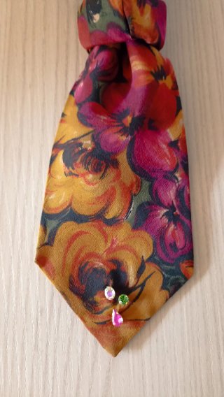 Cravatta gioiello vintage floreale in seta