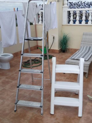 Escalera plegable de aluminio