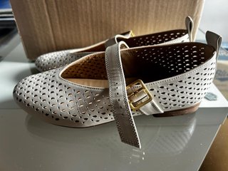 Clarks Mary Jane Pelle Beige 37