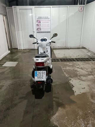 Moto Scooter Blanca