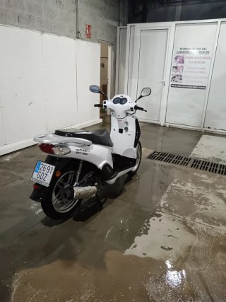 Moto Scooter Blanca