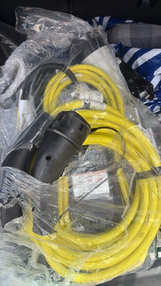 Cargador Coche Eléctrico Cable Amarillo