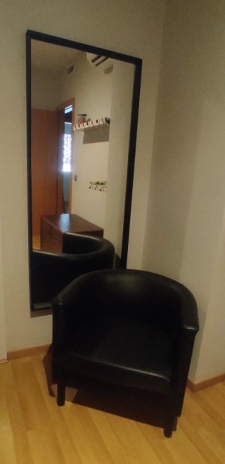 Espejo y sillón.