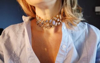 Elegante choker dorato con specchietti