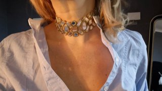 Elegante choker dorato con specchietti