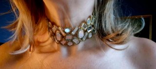Elegante choker dorato con specchietti
