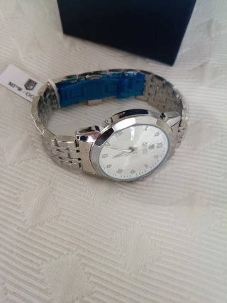 Reloj nuevo sin usar y caja Montres Prestige