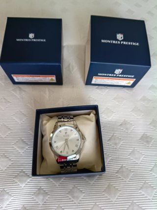 Reloj nuevo sin usar y caja Montres Prestige