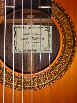 Guitarra Manuel Rodríguez E + Estuche