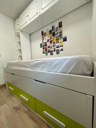 Cama nido, dos camas con cajones abajo.