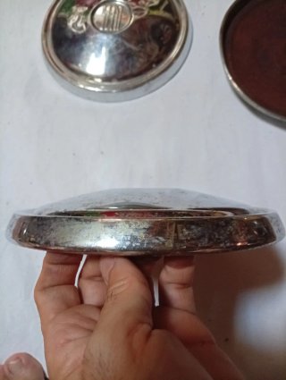 3 tapacubos Seat 600