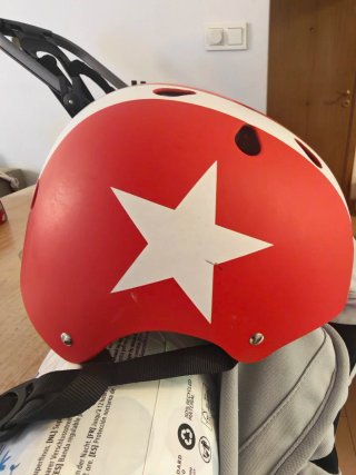 Casco infantil Molto rojo y blanco