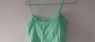 Top Zara verde con drapeado