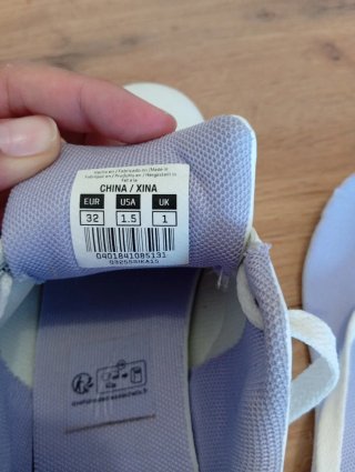 Zapatillas blancas con unicornio